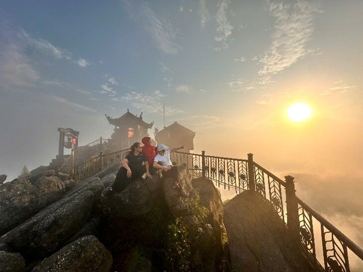 Bí kíp “săn” hoàng hôn rực rỡ giữa biển mây Yên Tử